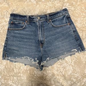 Abercrombie - The Mom Short - High Rise - size 28/6